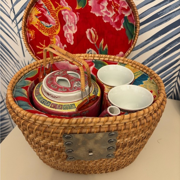 Chinoiserie Chinese Teapot Set with Wicker Basket - Picture 3 of 5